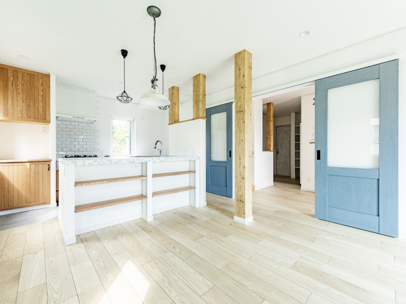 写真：J-リノベの施工事例（西海岸をお手本に。アメリカンビーチスタイルの家）