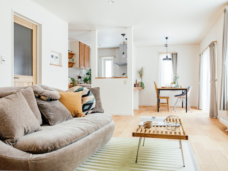 写真：J-リノベの施工事例（やさしい木のぬくもりを感じる家。 “ていねいな暮らし”を心がけるように。）