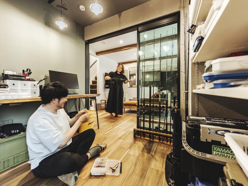写真：J-リノベの施工事例（趣味を極める土間と秘密基地。 築37年を再生した男前な住まい）