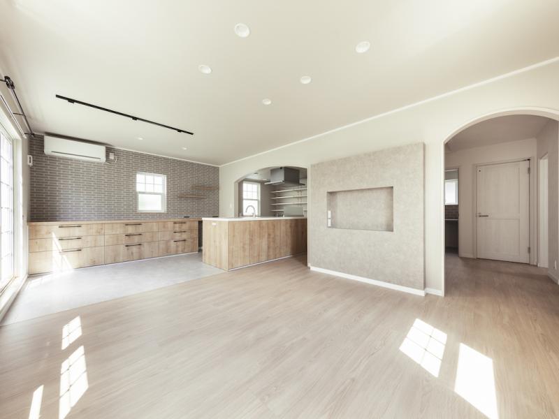 写真：J-リノベの施工事例（残すことで、生まれる心地よさ。受け継いだ住まいに、新しい暮らしが息づく。）